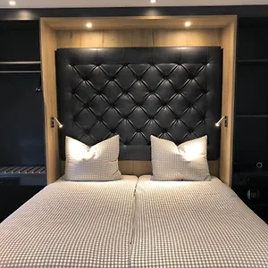 Deluxe 4*, Μόναχο Γερμανία
